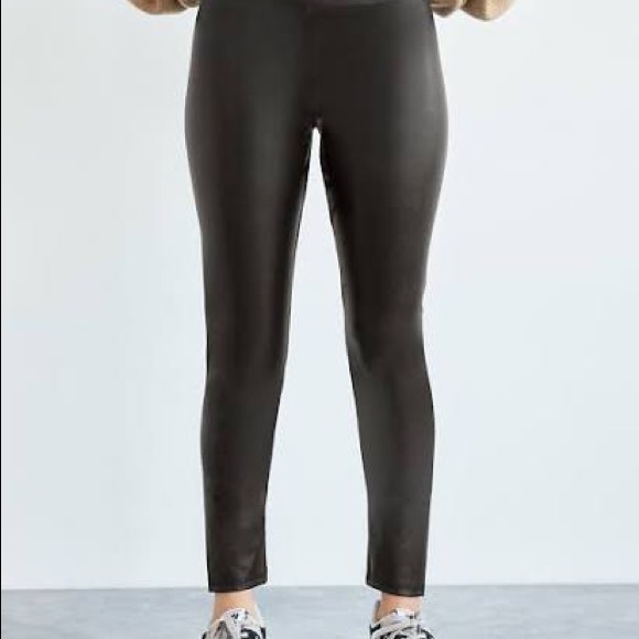 Aritzia / Wilfred - Vegan Leather Daria Pants - Picture 2 of 3